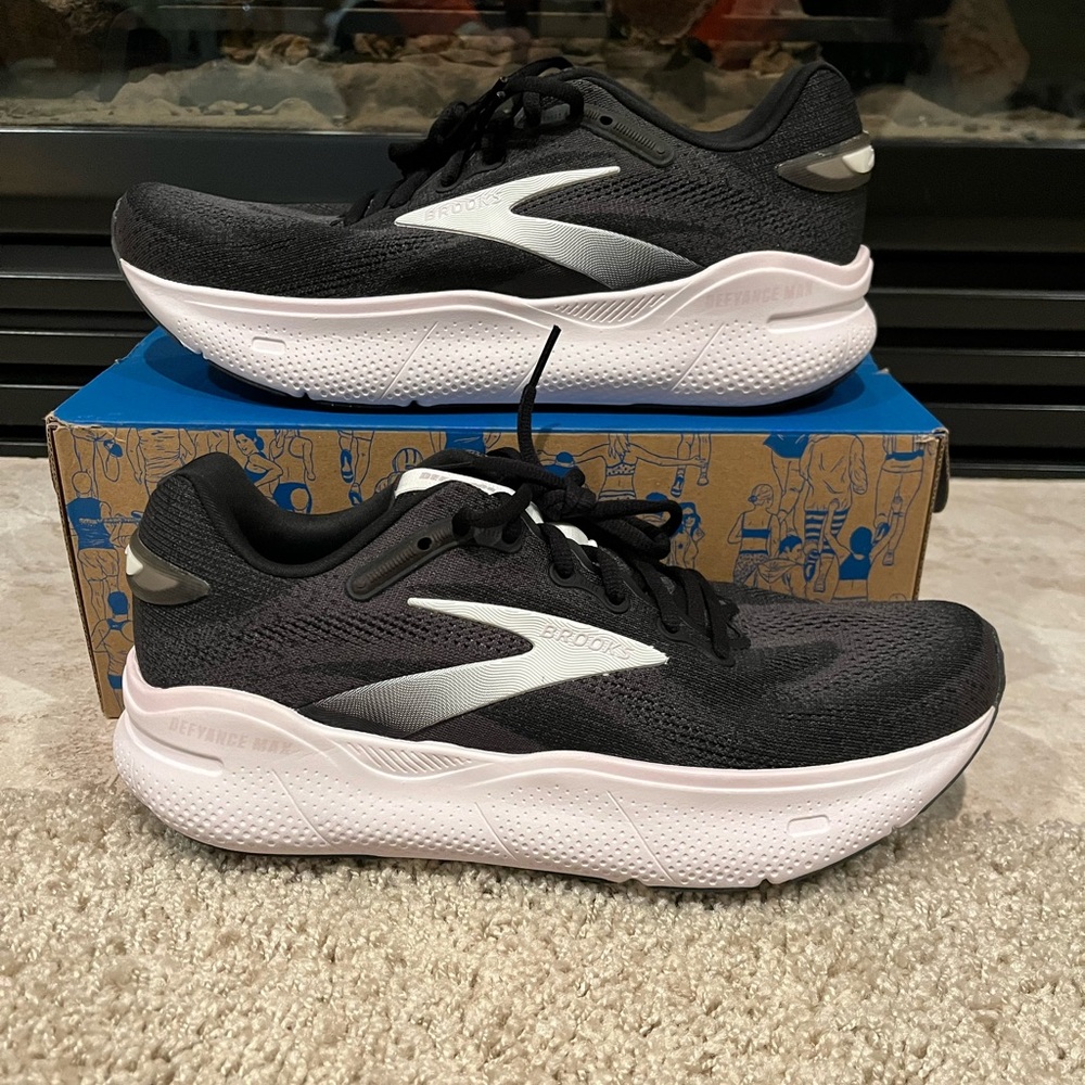 Brooks Women’s Running Shoes Brand New. Size 9. Medium. 1204471B095 Black No Box